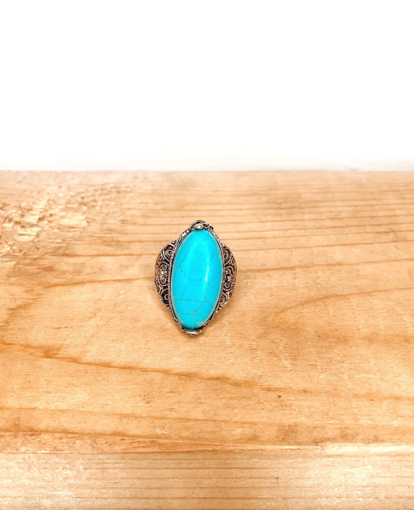 Turquoise Ring With Detailed Band