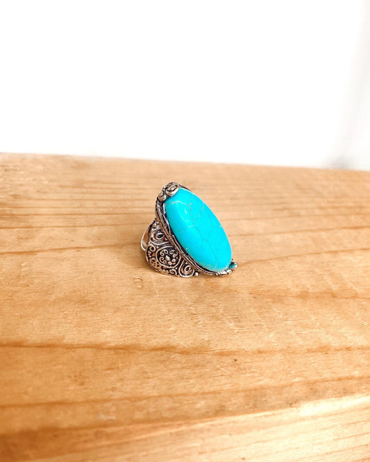 Turquoise Ring With Detailed Band